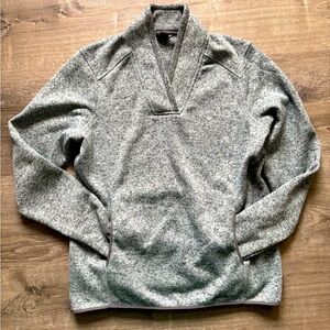 EUC  Eddie Bauer v-neck sweatshirt
